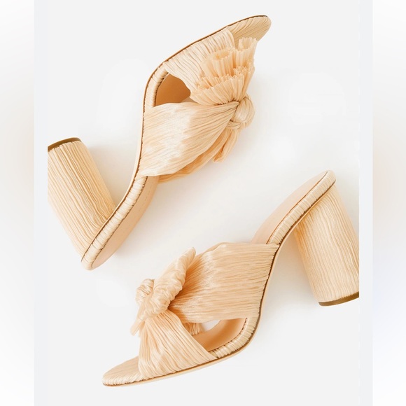 LOEFFLER RANDALL 
Women Penny Pleated Bow
Heel Almond size 7 SINGLE SHOE
$395.00 - Picture 8 of 9